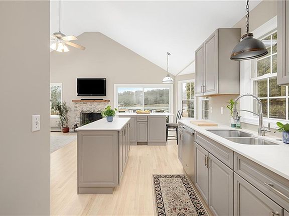 5th image of 125 Montauk Rd