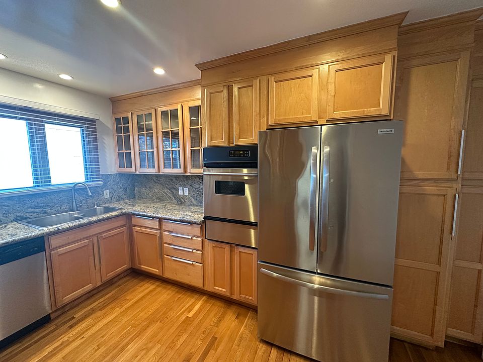 Kitchen: