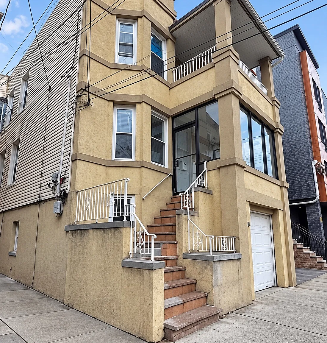 2 bed, 600 sqft, $2,000 — Photo 1