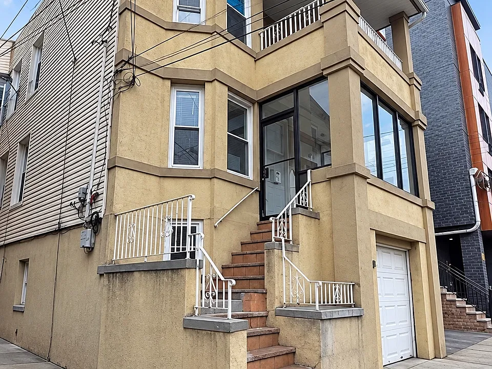 6111 Broadway #1G