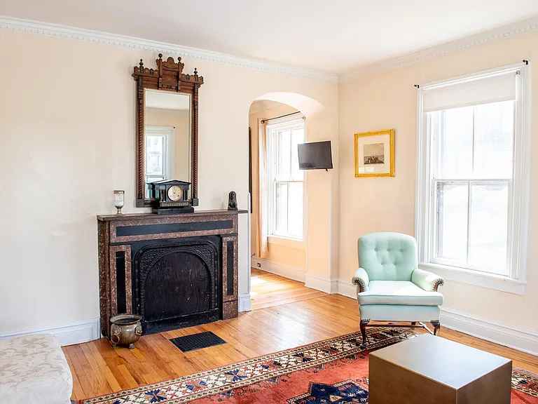 562 State St — Photo 10