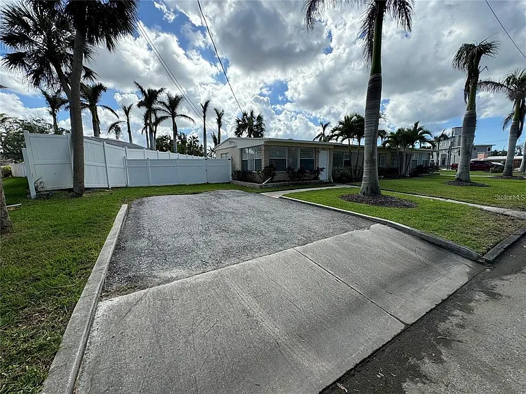 301 W Colonia Ln — Photo 14