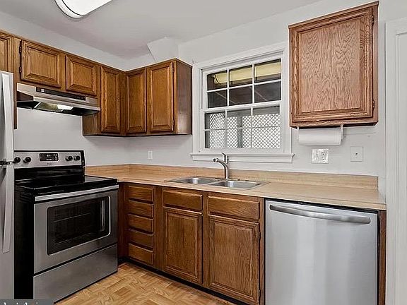 4th image of 1902 Curtis Ct SE
