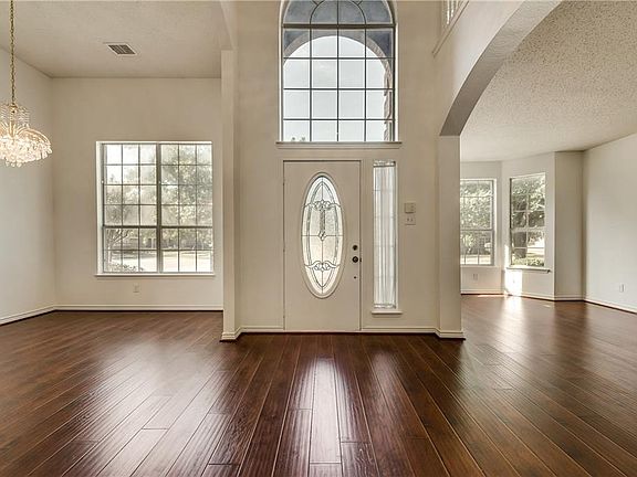 5th image of 6118 Autumnwood Dr
