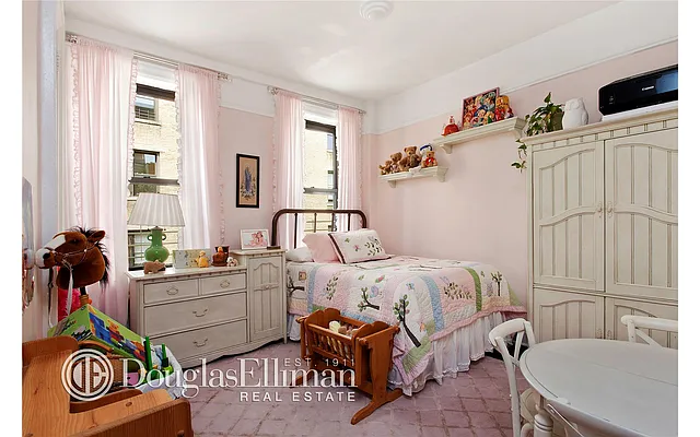 Sold by Douglas Elliman | media 20