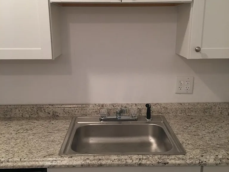 Lakeside Plaza Apartments — Photo 9