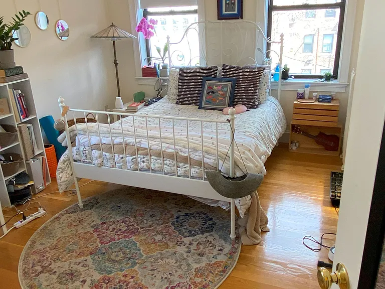 76 Quint Ave #8 — Photo 2