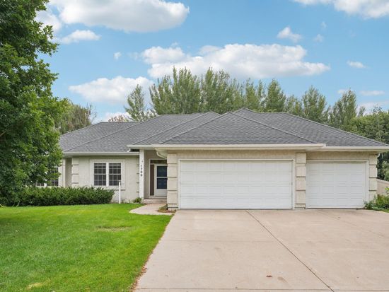 1789 Windsor Dr S, Shakopee, MN 55379