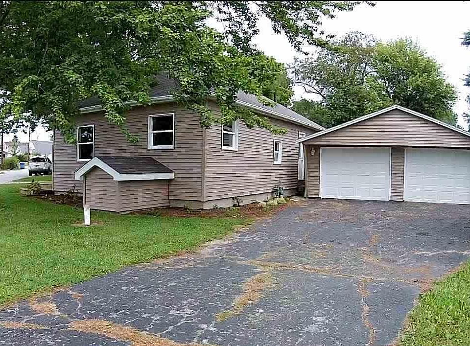 1st image of 2585 E Beech Ave