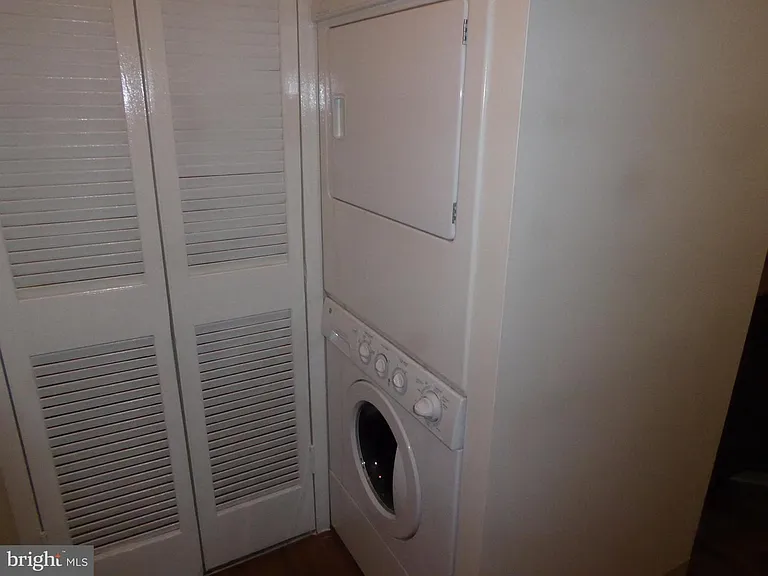 1427 Northgate Sq #12 — Photo 6