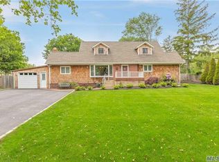 4 Purdy Ave, East Northport, NY 11731