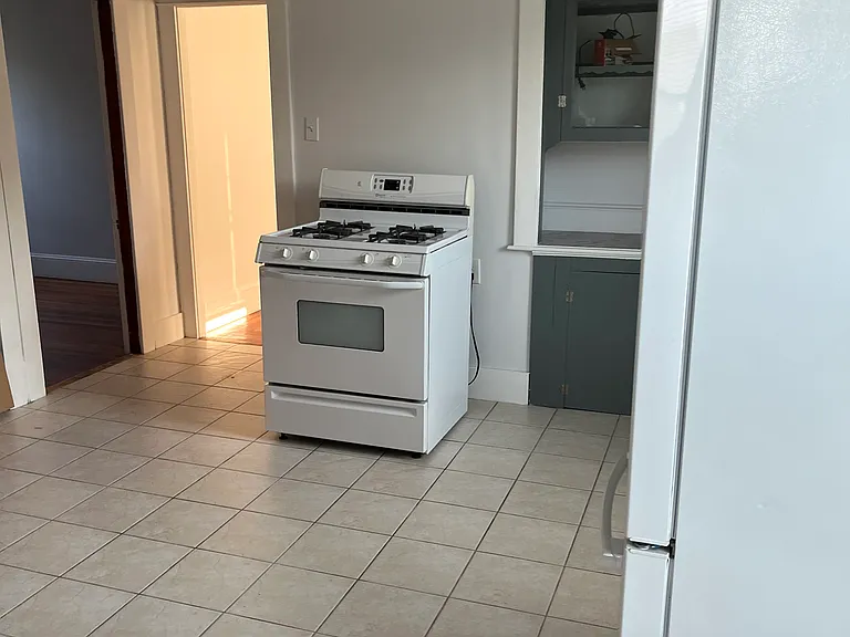 372-374 Juniper St #2 — Photo 3