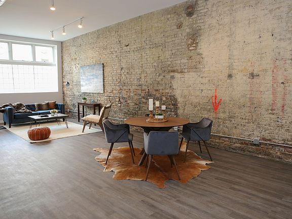 4th image of 2418 W Bloomingdale Ave APT 105