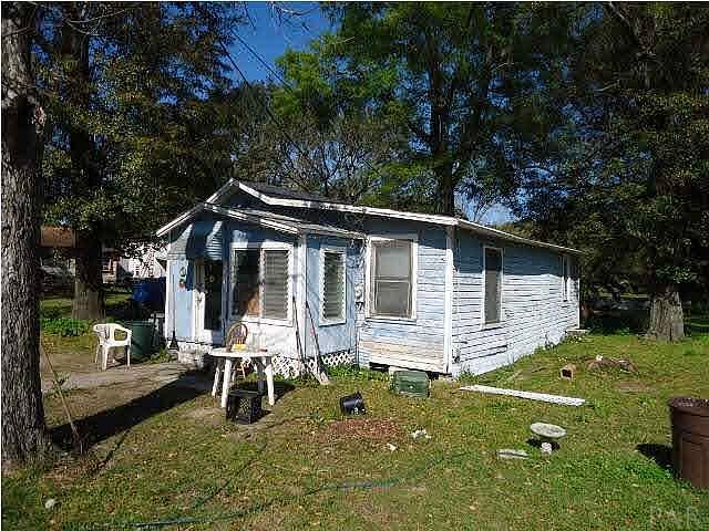 1st image of 900 Dominguez St