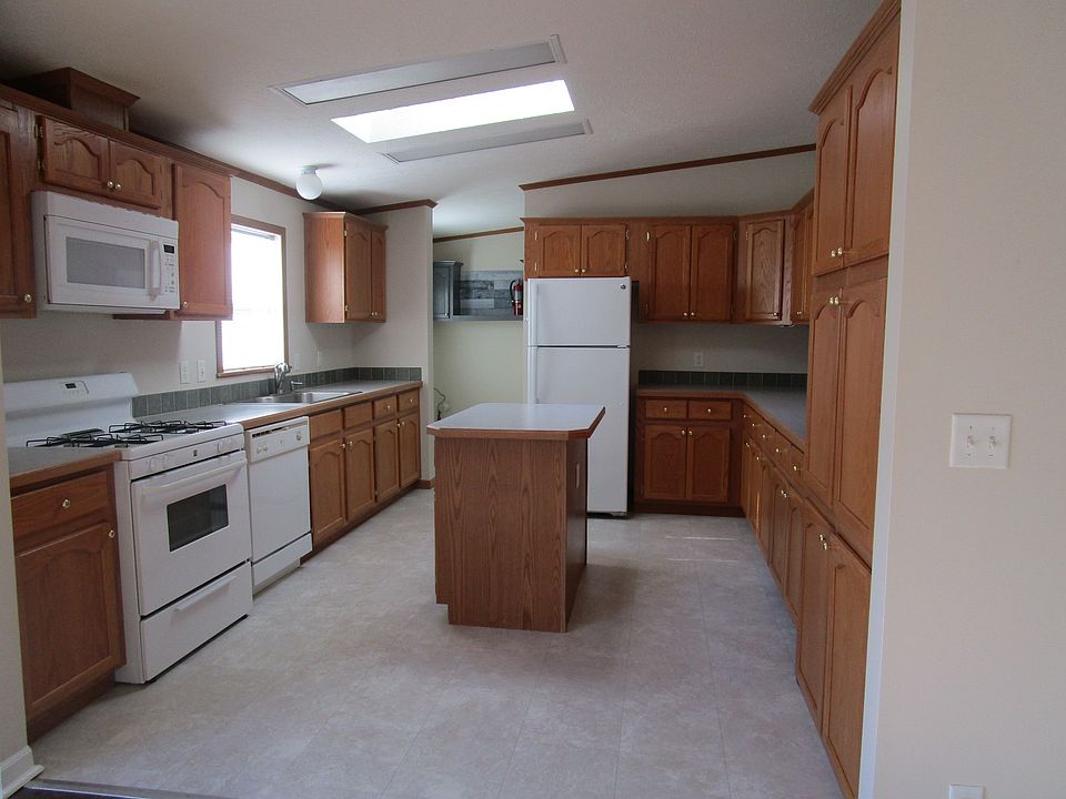 1st image of 16243 Oxford Ct