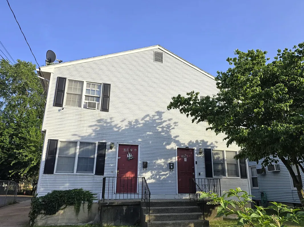 3 bed, 1400 sqft, $2,099 — Photo 3