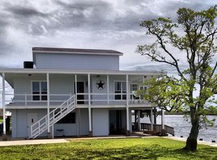 102 Redfish Dr, Freeport, TX 77541