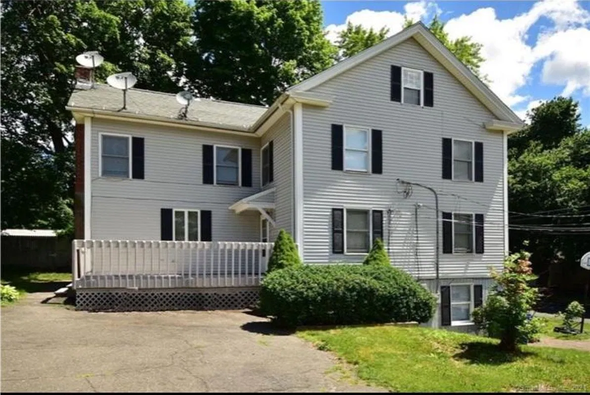 3 bed, 2.0 bath, 1716 sqft, $2,200 — Photo 4