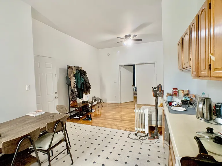 206 4th St #1F — Photo 3