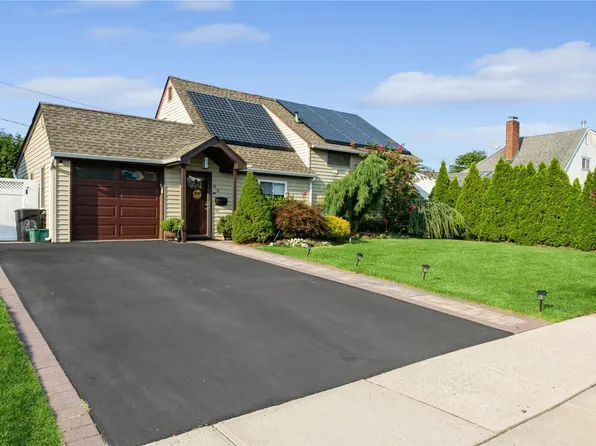 83 Friends Lane, Westbury, NY 11590