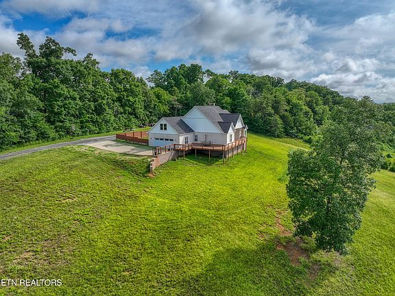 3rd image of 1110 Dalton Rd