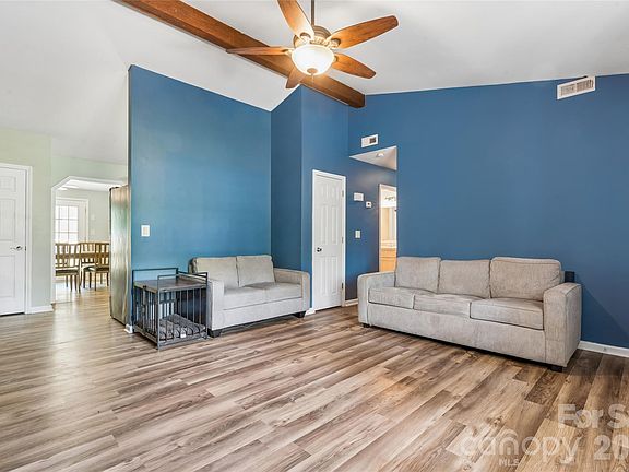 4th image of 6127 Dovetail Ct