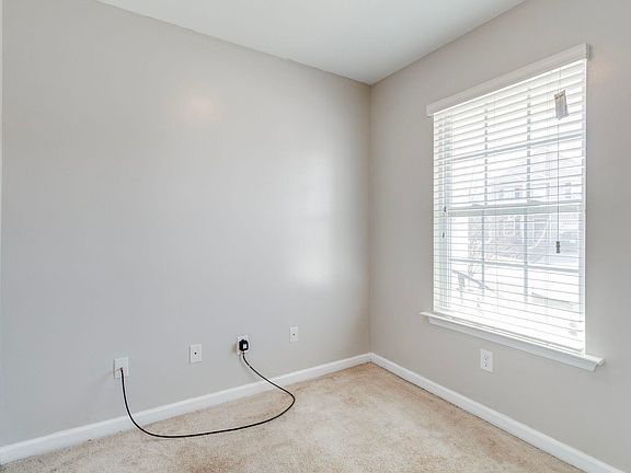 4th image of 925 Northern Dancer Ln