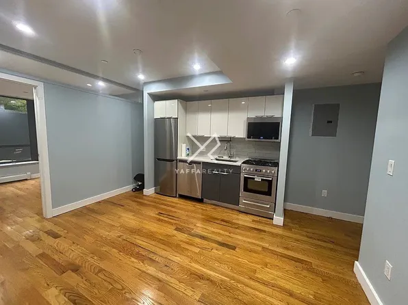 39 East 21st Street image 1 of 18