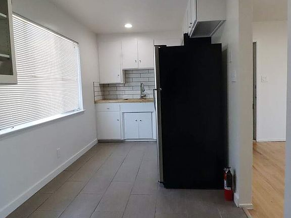 3rd image of 367 Delmas Ave APT 4