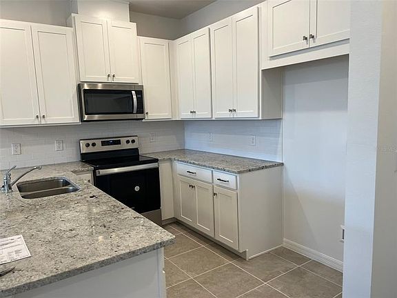 4th image of 2327 Garden Belle Dr