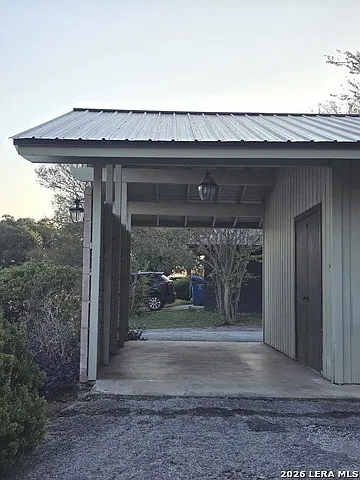 2 bed, 1.0 bath, 966 sqft, $1,375 — Photo 3