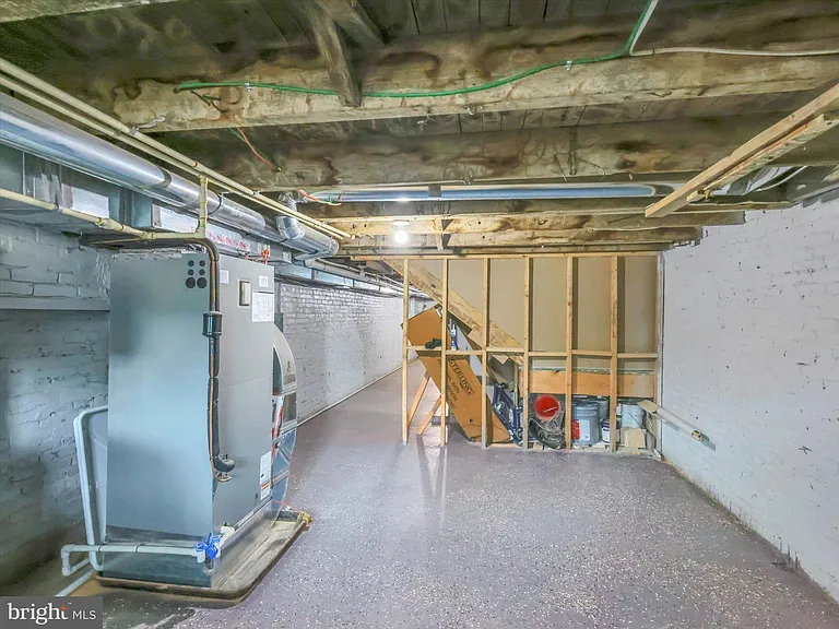 555 Presstman St — Photo 32