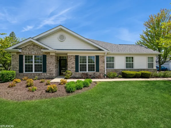 21301 Hidden Lake Ct, Crest Hill, IL 60403