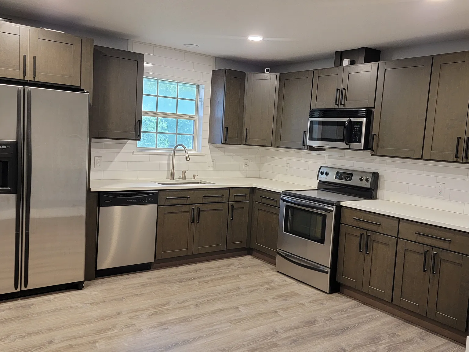 3 bed, 962 sqft, $2,300 — Photo 4