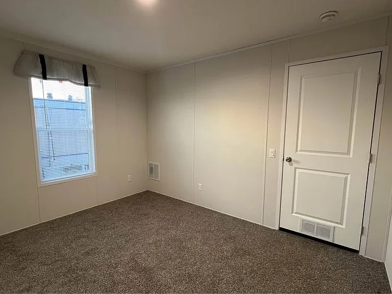 25213 Gratiot Ave #114 — Photo 10