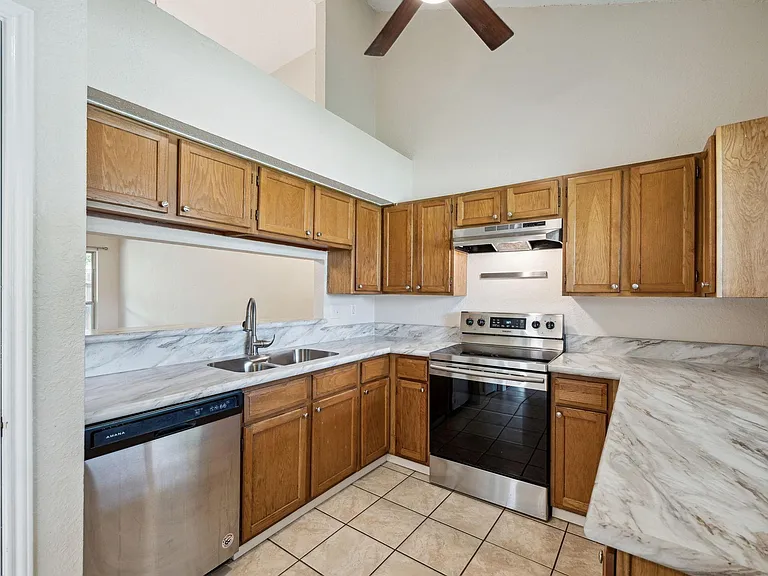 817 Blessing Creek Dr — Photo 7