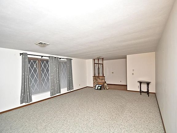 4th image of 106 Royal Oaks Dr
