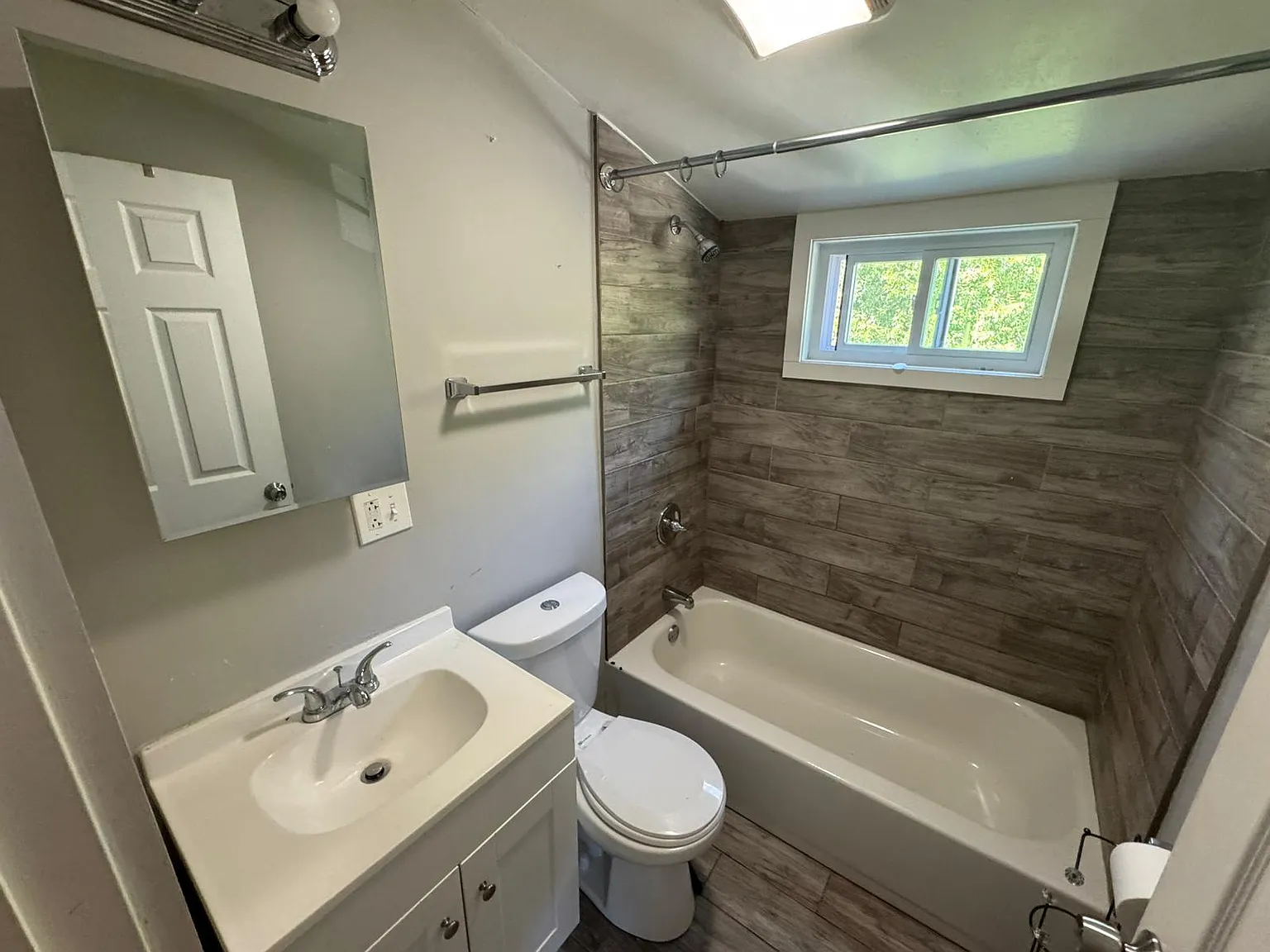 3 bed, $2,400 — Photo 4