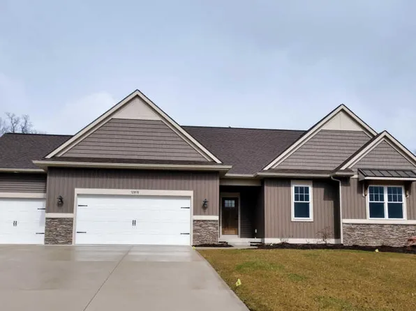 12815 Den Houter Valley Dr SE, Lowell, MI 49331