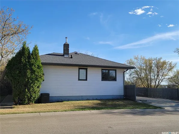 4812 post STREET, Macklin, SK S0L 2C0