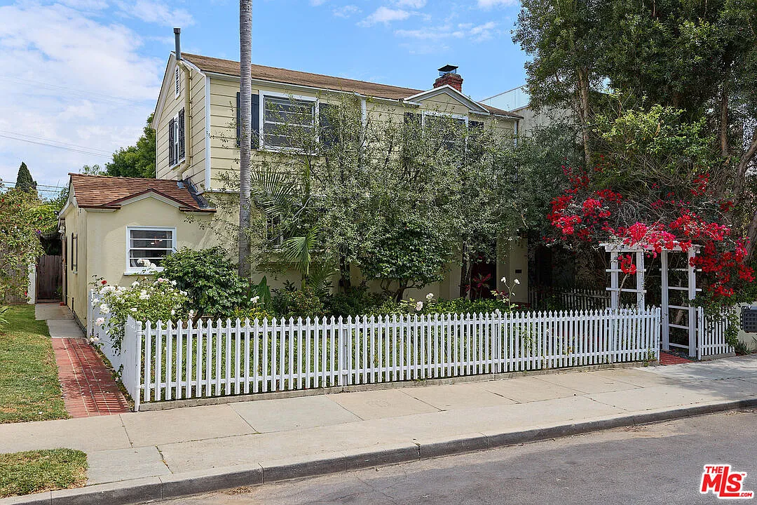 2 bed, 1.5 bath, 1355 sqft, $7,000 — Photo 1