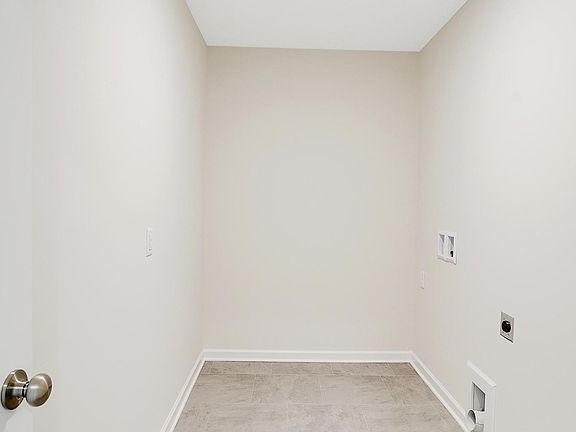 4th image of 1901 Fallbrooke Dr