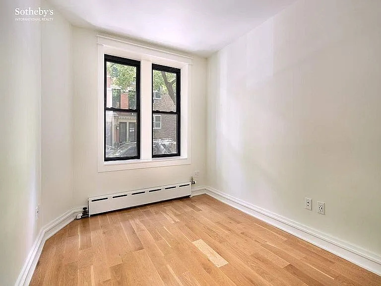 342 W 21st St #1D — Photo 7