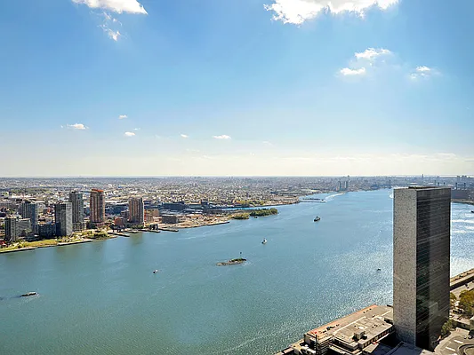 Sold by Sotheby's International Realty | media 3