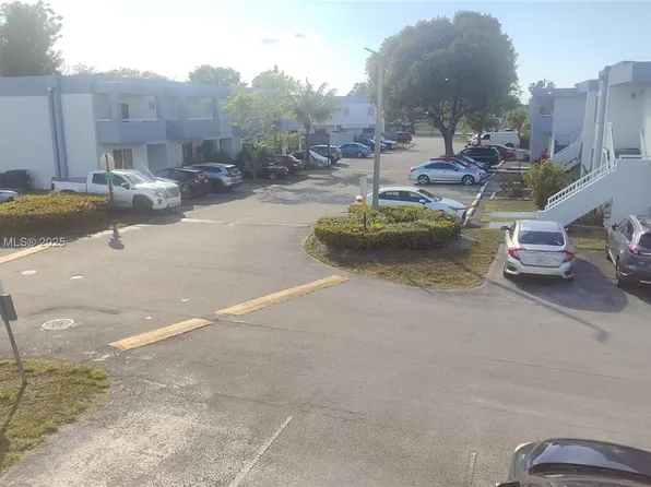 6221 SW 131st Ct APT 202, Miami, FL 33183