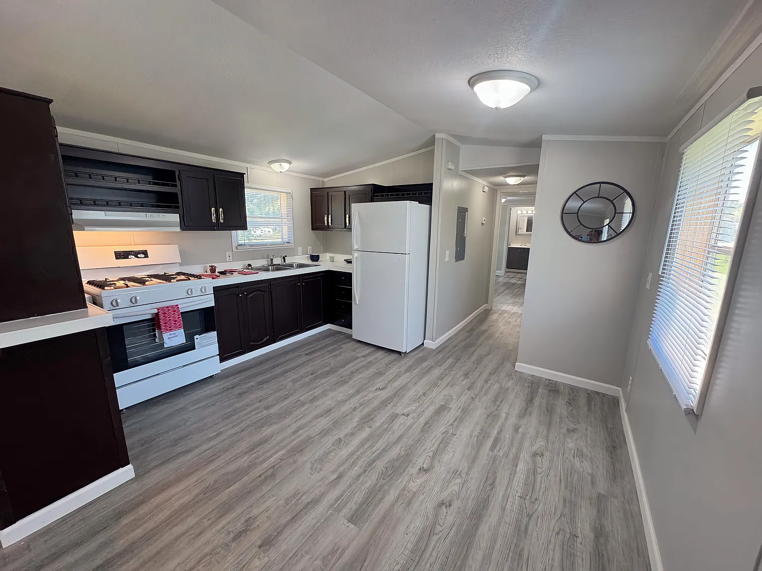 2 bed, 924 sqft, $1,064 — Photo 2