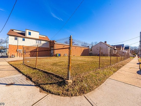 5th image of 9 W Stimpson Ave #9