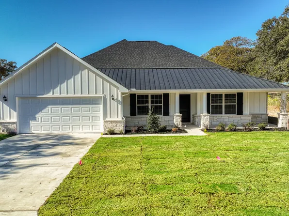 104 Sedona Creek Ct, Poolville, TX 76487