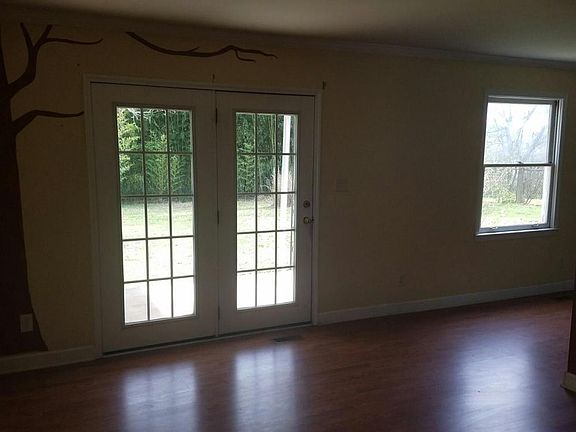 5th image of 800 Henrietta Dr