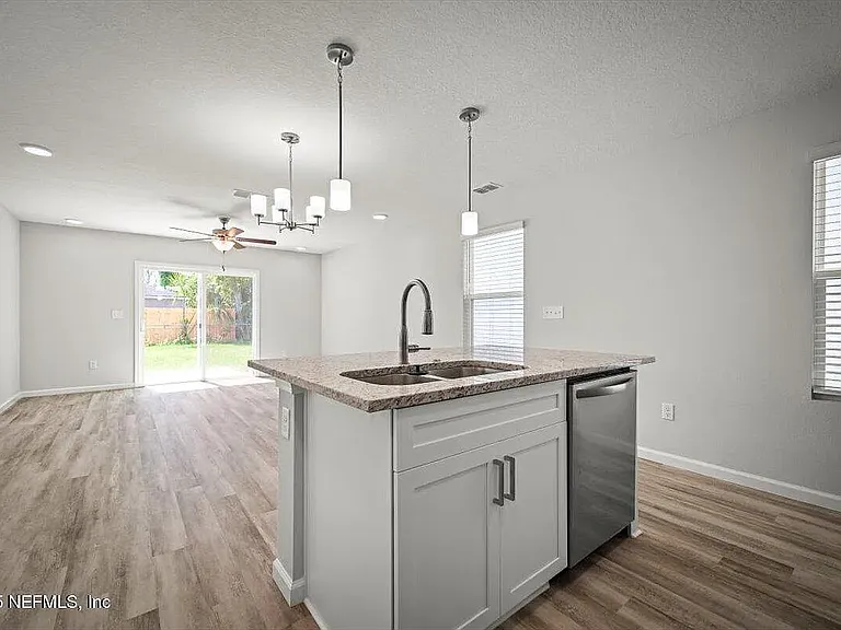 8918 Free Ave — Photo 9